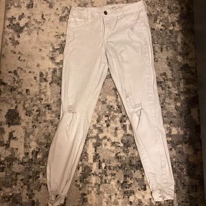 These are size 3 juniors, in the color white.